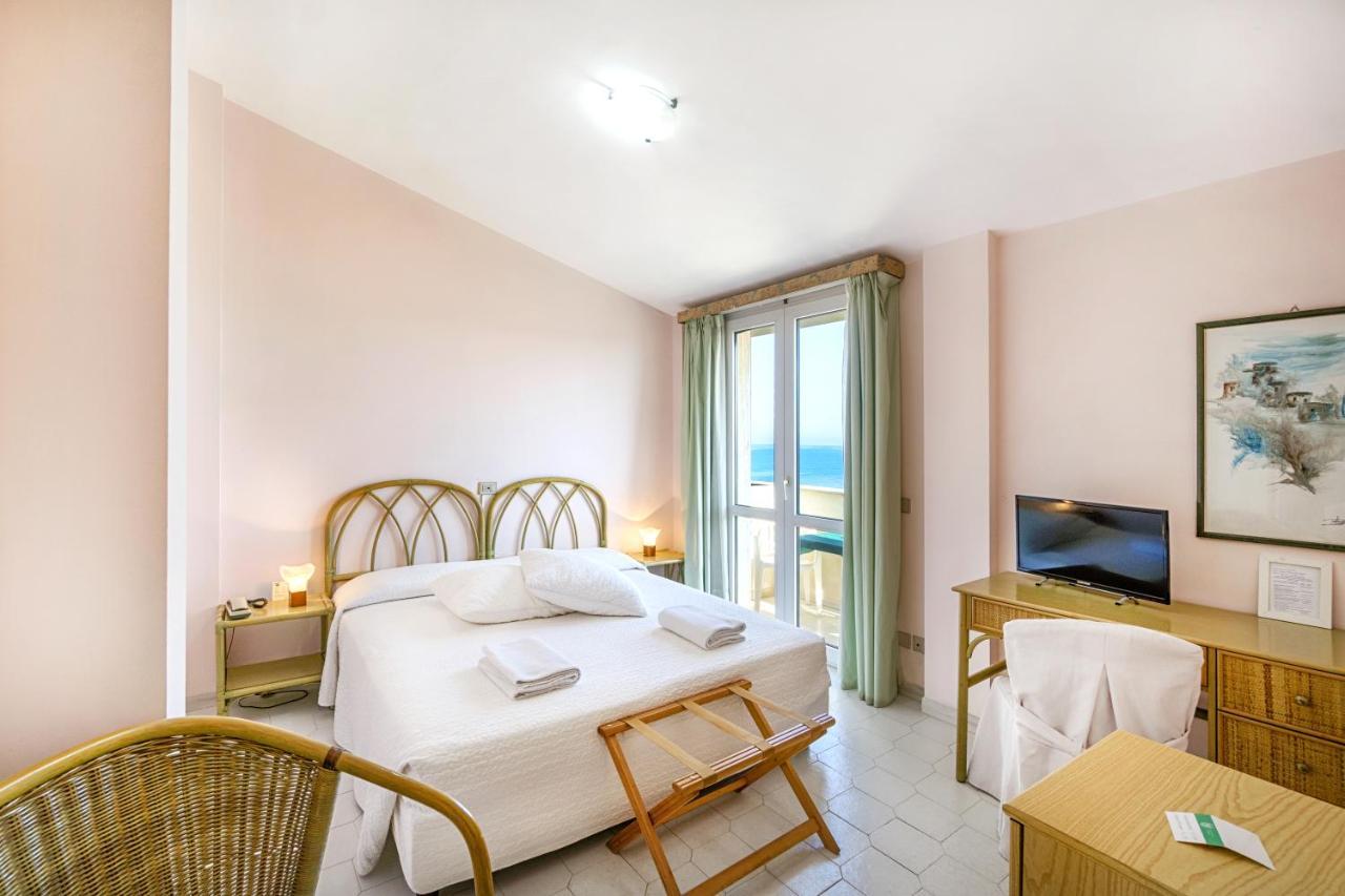 Hotel Mida Scoglitti Exteriör bild