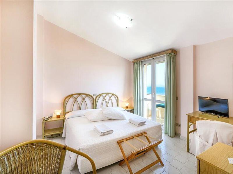 Hotel Mida Scoglitti Exteriör bild